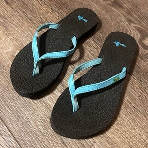 NWOT Sanuk Women's Yoga Joy blue flip flop sandals size 6